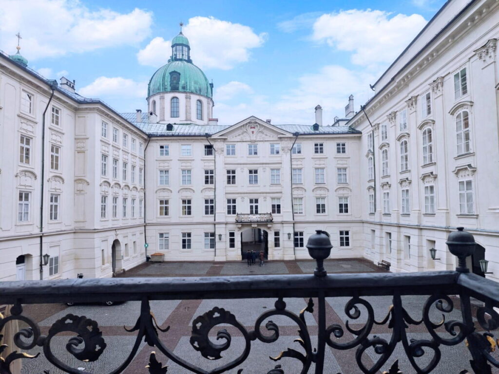 Die kaiserliche Hofburg gehört zu den meistbesuchten Innsbruck Sehenswürdigkeiten