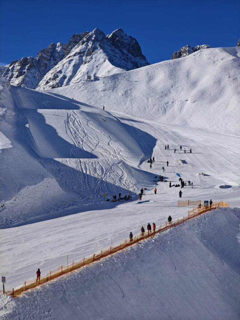 Skigebiet Innsbruck mit Förderband zum Üben