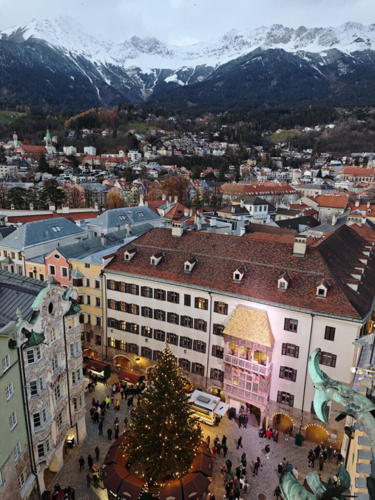 Winter Innsbruck: Entdecke den beliebten Weihnachtsmarkt am Goldenen Dachl